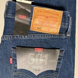 Men Levi’s straight fit 29x32 New